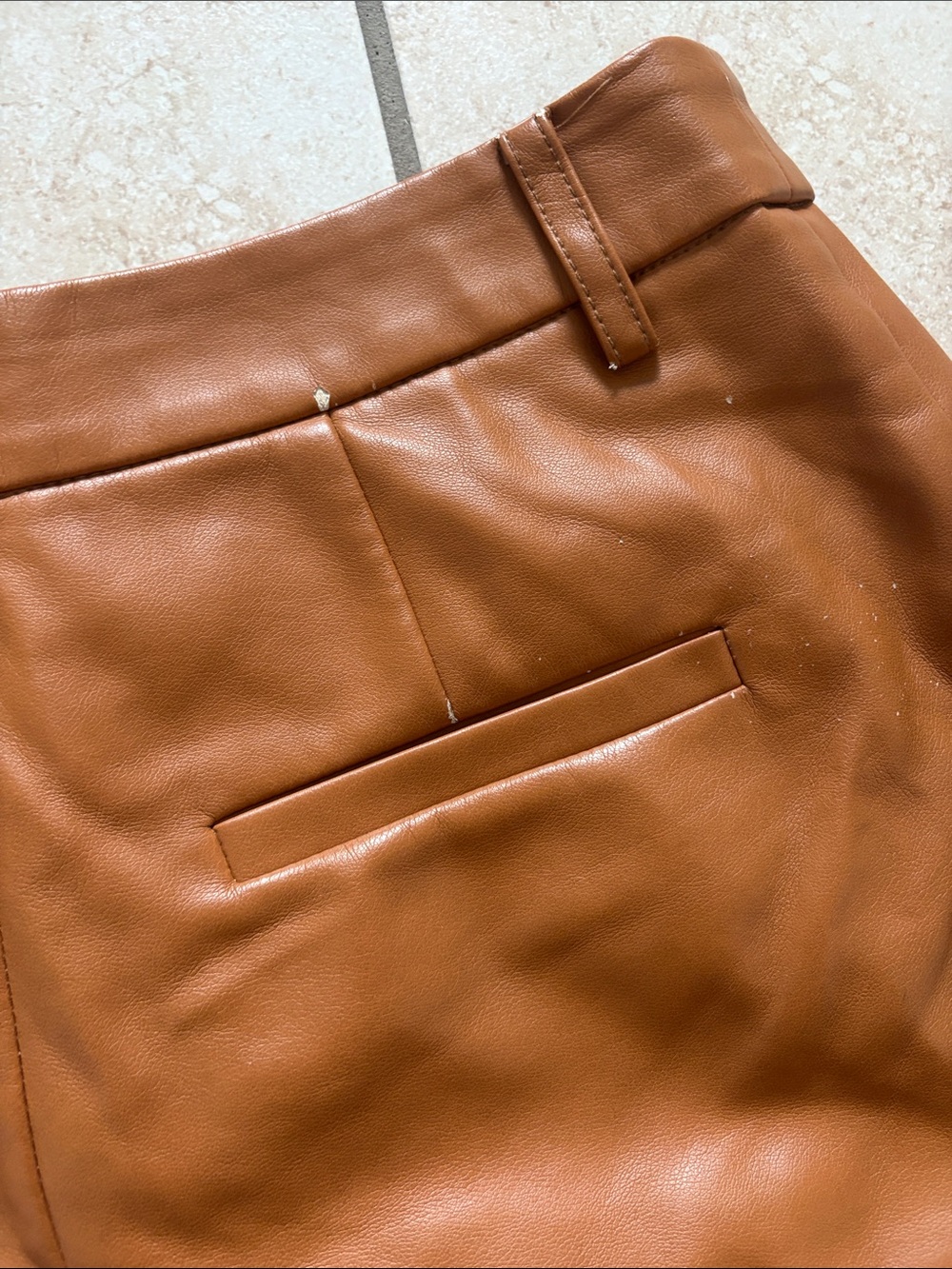7 For All Mankind Pleated High Rise Vegan Leather Shorts Sz S Camel Brown Cognac - Picture 10 of 13